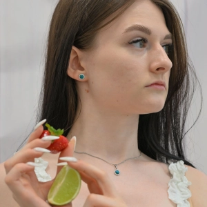 Náhrdelník so syntetickým opálom a kryštálmi Preciosa zelený okrúhly 32083.1 green