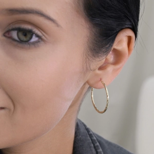 Pozlátené strieborné náušnice kruhy s ozdobným prelisovaním 61007