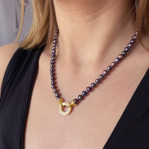 Perlový náhrdelník z pravých riečnych perál modrý 22001.3 dk.peacock pozlátené zapínanie