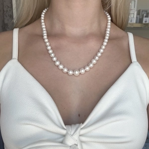 Perlový náhrdelník z odstupňovaných pravých riečnych perál biely 22040.1