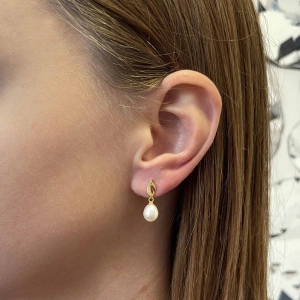 Pozlátené strieborné náušnice visiace s riečnou perlou a zirkónmi biela 21104.1B