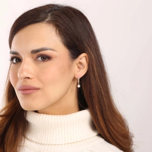 Pozlátené strieborné náušnice srdca so zirkónmi a visiacou perličkou shell 11426.1