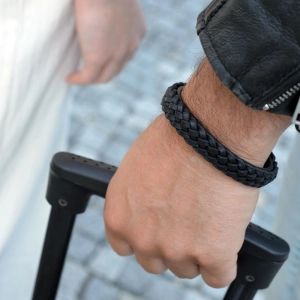 Náramok pánsky z recykl.kože zapletený vrkoč 43026.3 čierny