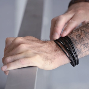 Náramok pánsky recykl.koža a čierne korálky 43030.3 čierny