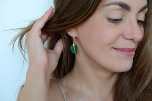 Pozlátené náušnice lístky so zeleným achátom 11744.3