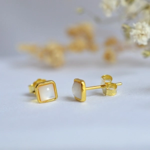 Pozlátené strieborné náušnice štvorčeky s perleťou 11704.1