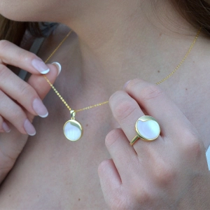 Pozlátený náhrdelník s ružovou perleťou 12167.3