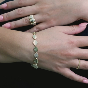 Pozlátený náramok s jemnými lesklými článkami 13106.1