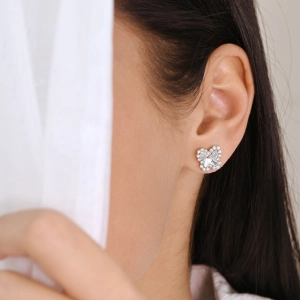 Náušnice bižutérie so Swarovski kryštálmi biely motýľ 51061.1