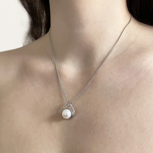 Perlový náhrdelník s retiazkou z pravých riečnych perál biely 22011.1